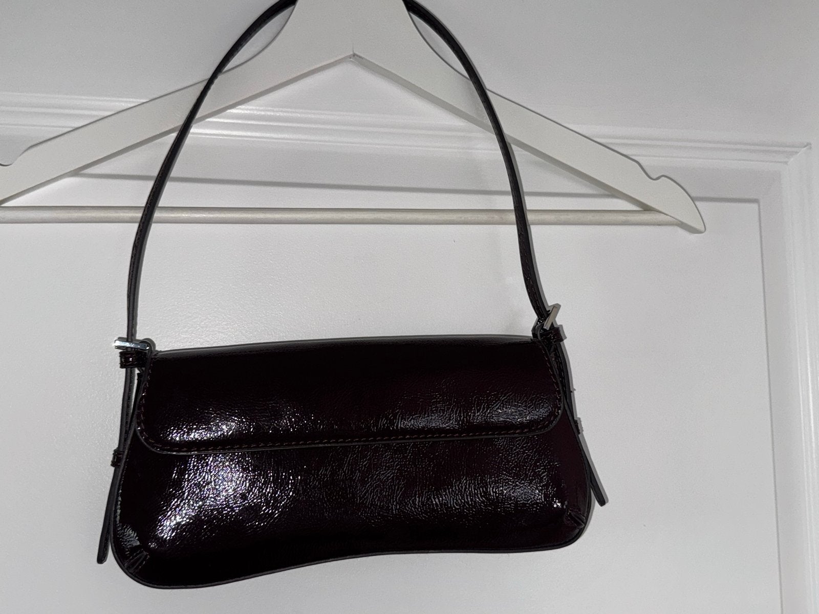 Zara schoudertasje bordeauxrood lakleer, Verzenden, Zo goed als nieuw, Overige kleuren, Schoudertasje