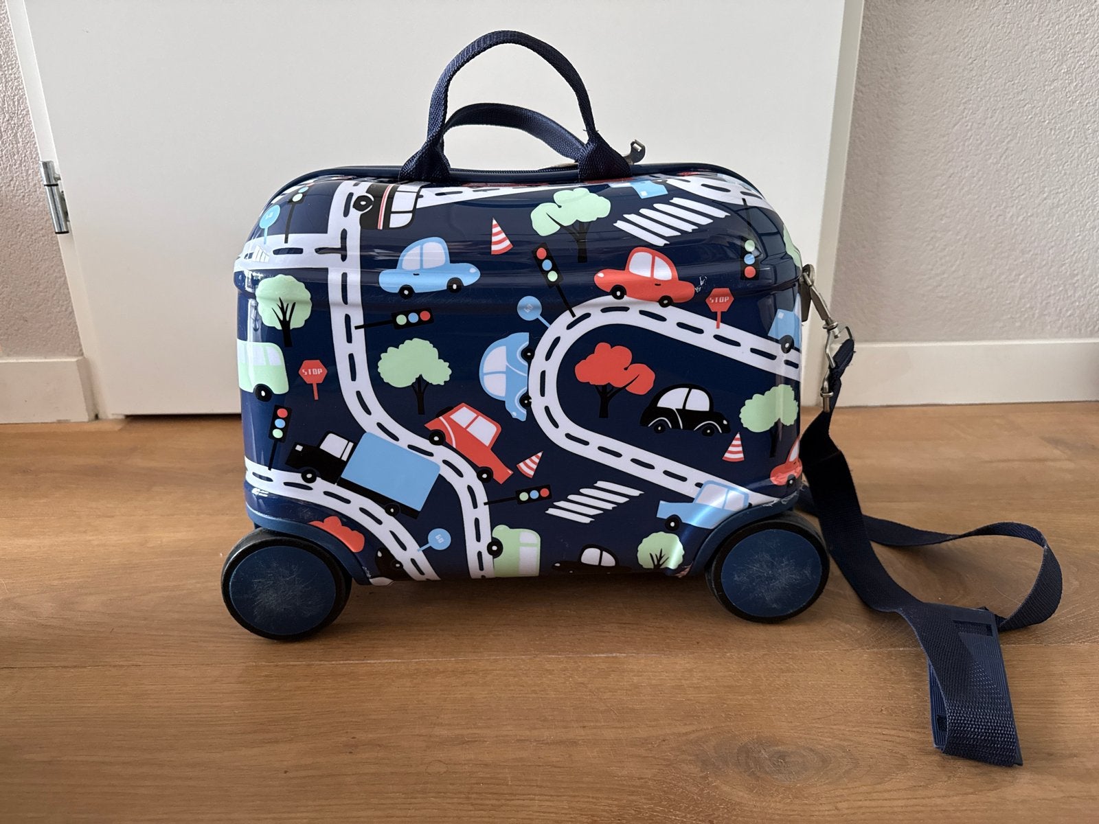 Kinderkoffer met wieltjes en auto-opdruk, Hard kunststof, Minder dan 50 cm, Zo goed als nieuw, Minder dan 35 cm