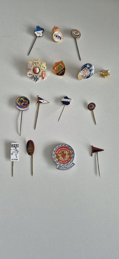 Voetbal speldjes clubs  n & I, Verzamelen, Speldjes, Pins en Buttons, Ophalen of Verzenden, Zo goed als nieuw, Sport, Speldje of Pin
