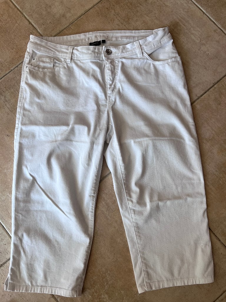 dames witte broek over de knie  wit van Bonita maat 44, Wit, Maat 42/44 (L), Bonita, Ophalen of Verzenden