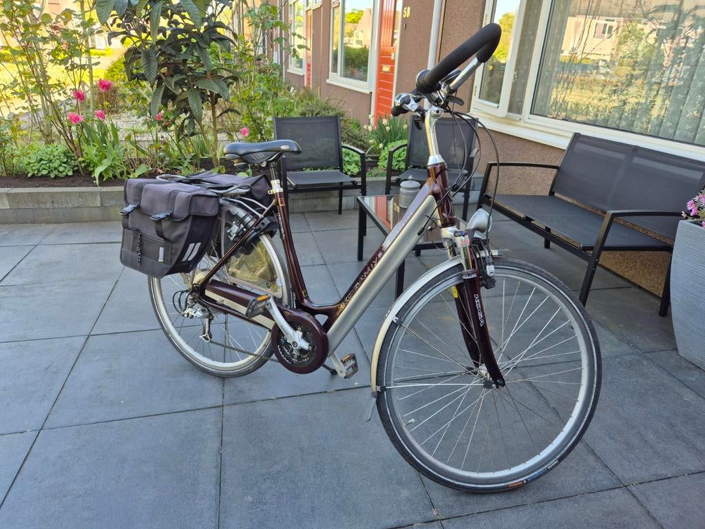 Koga Miyata damesfiets met lage instap en fietstassen, Fietsen en Brommers, Fietsen | Dames | Damesfietsen, Overige merken, Velgrem