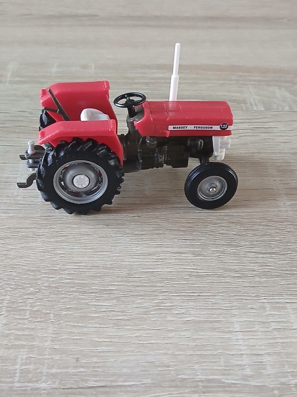 Massey Ferguson 135, Hobby en Vrije tijd, Ophalen of Verzenden, Zo goed als nieuw, Tractor of Landbouw, Britains