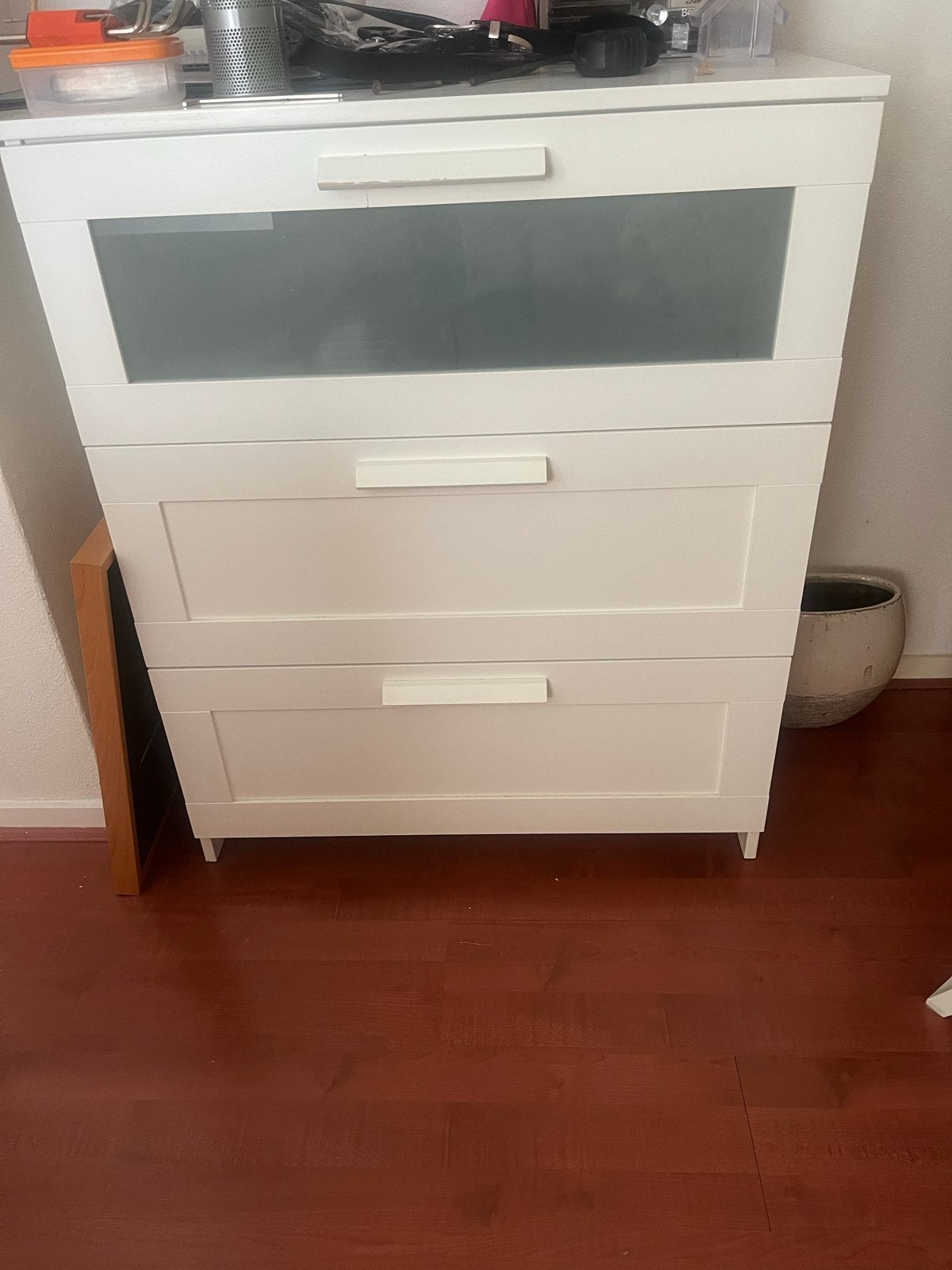 Witte  ikea ladekast met 3 laden, waarvan 1 met glas, Ophalen, Kunststof, Gebruikt, 100 tot 150 cm