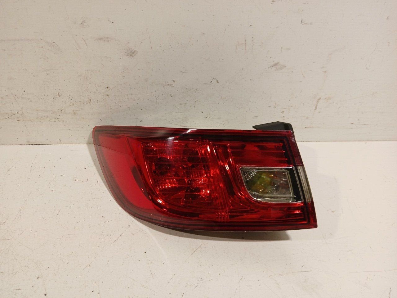 Achterlicht links buiten Renault Clio, Onderdelen@venauto.nl, Van der Ven Autorecycling B.V., Gebruikt, Ettenseweg 76, 4706 PB Roosendaal, The Netherlands