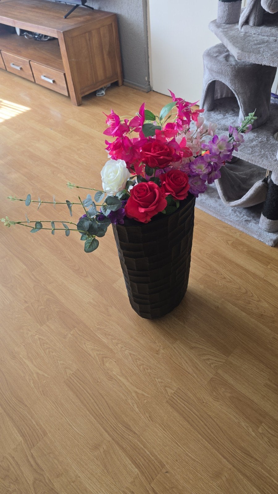 Hoge Zware Zwarte Stenen Pot met Kunstbloemen, Ophalen, Zwart, Zo goed als nieuw, Inclusief decoratie