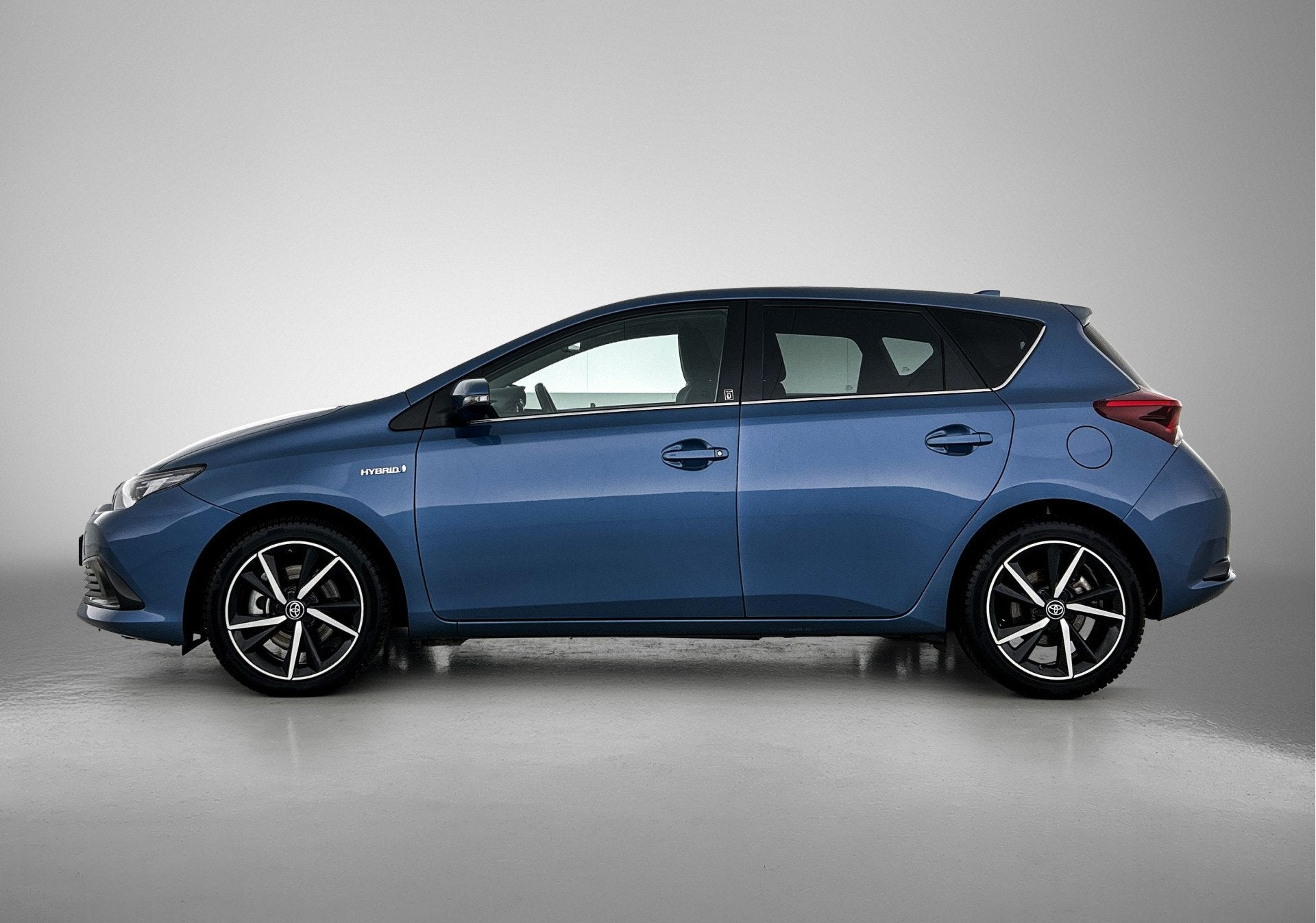 Toyota Auris 1.8 Hybrid Dynamic + | Stoelverwarming | Elektr, 12 maanden, Gebruikt, 4 cilinders, Blauw