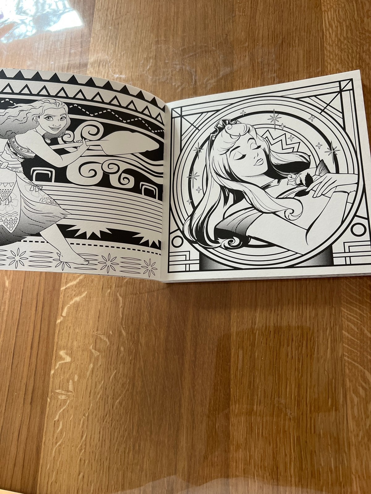 Disney Art Deco Kleurboek - Ontspanning en Creativiteit, Ophalen of Verzenden, Zo goed als nieuw