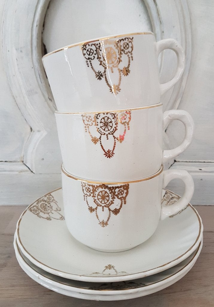 Nimy, 3 chocoladekoppen met schotel, roomwit goud, Antiek en Kunst, Antiek | Servies los, Ophalen of Verzenden