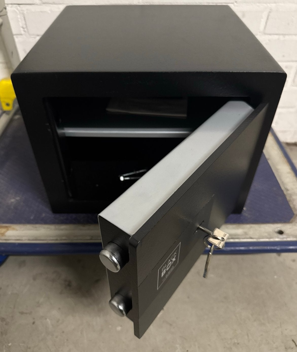 Zeer degelijke kluis brandkast BlackBox Lips 2 sleutels, Ophalen, Zo goed als nieuw, Brandkast