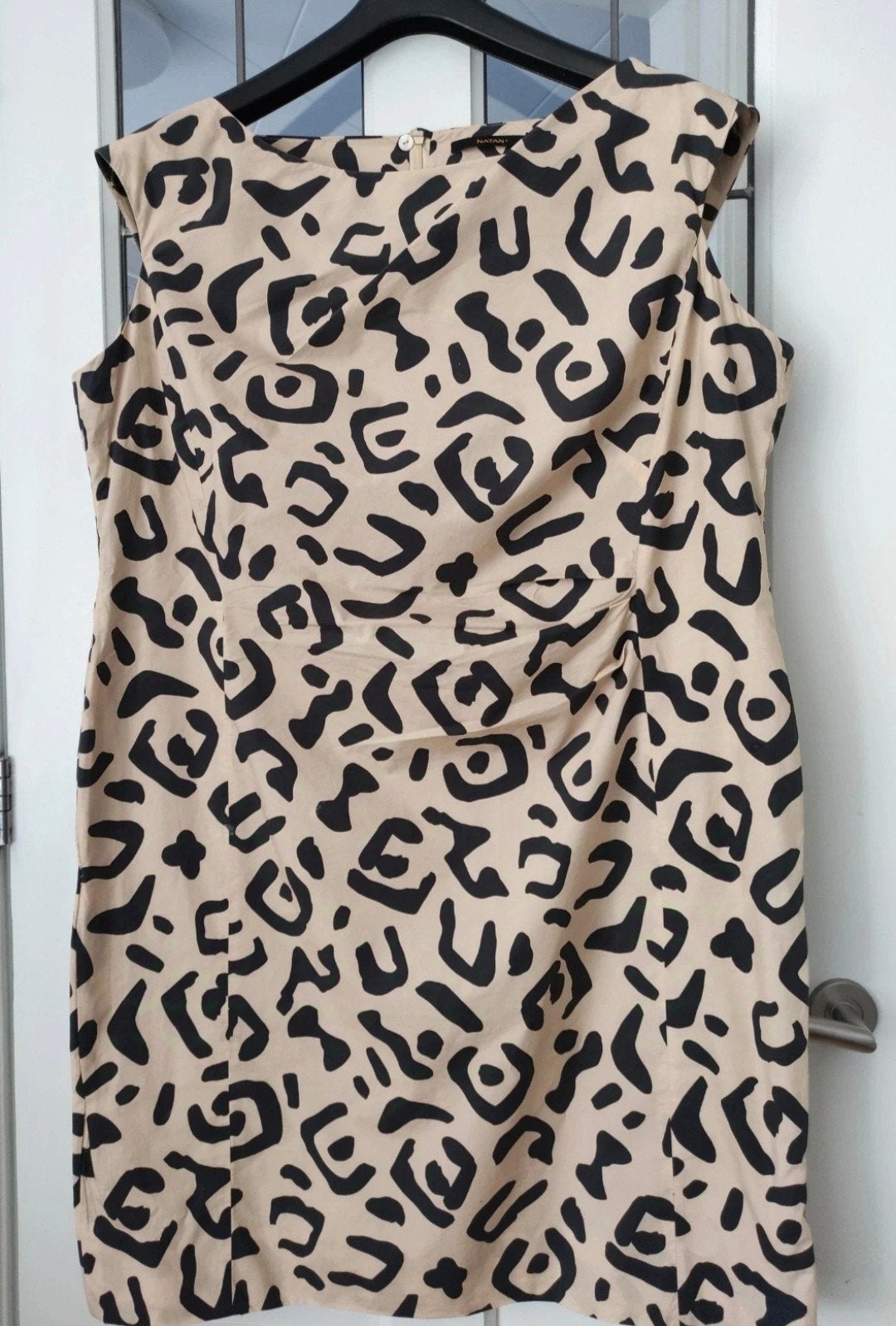 Natan beige jurk met zwarte print, maat 50 (valt als XL/XXL), Verzenden, Beige, Maat 46/48 (XL) of groter, Knielengte