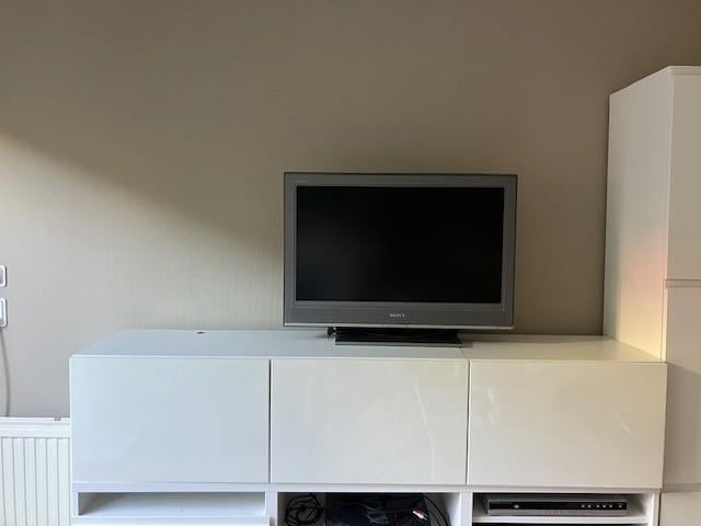 IKEA BESTA tv meubel (hangend), wit hoogglans, Ophalen, Overige materialen, Gebruikt, 100 tot 150 cm