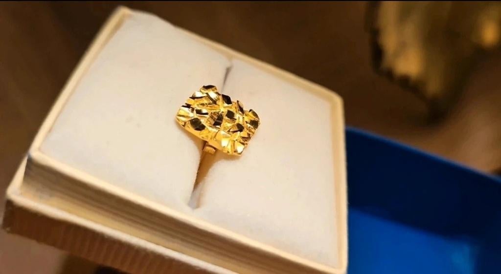 Gold nugget, Nieuw, Ophalen of Verzenden, Knopjes of Stekers, Goud