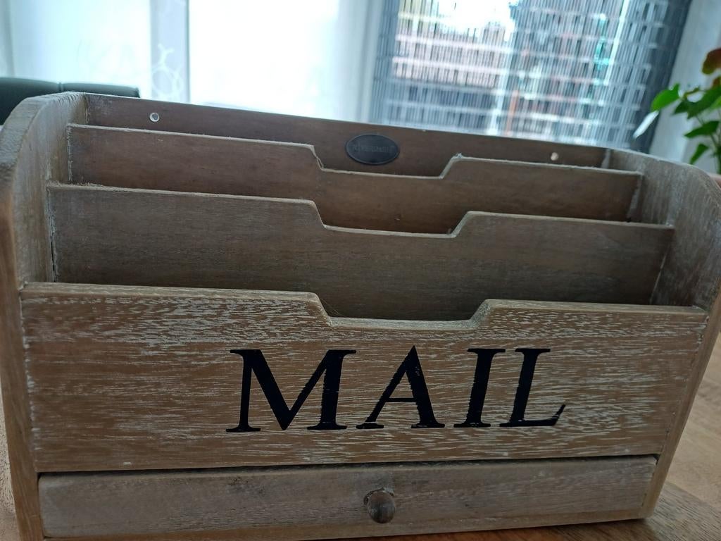 Riverdale postbakje om op te hangen., Ophalen