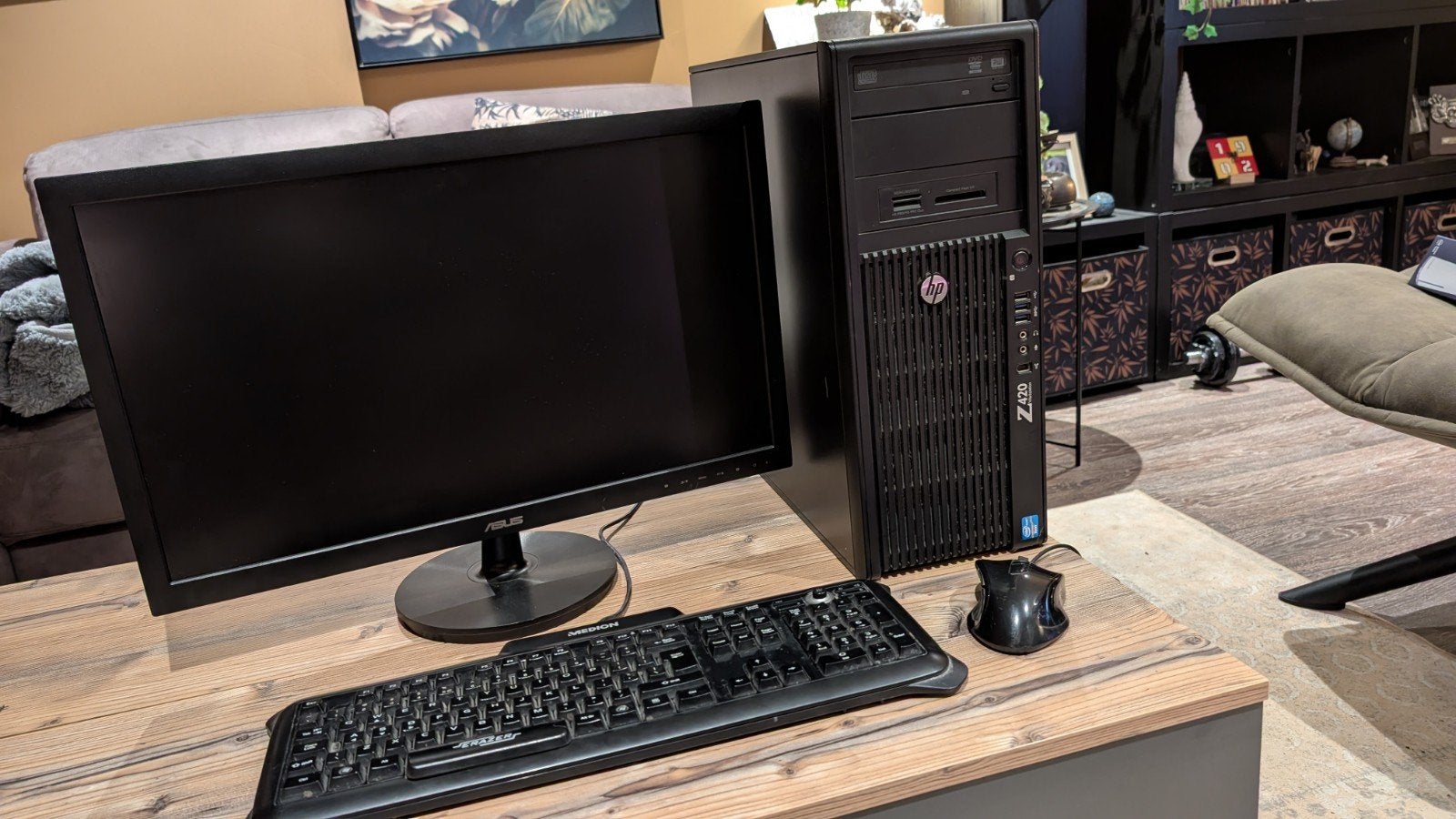 Complete HP Z420 PC met monitor, toetsenbord, muis en kabels, Met monitor, Onbekend, Zo goed als nieuw, HP