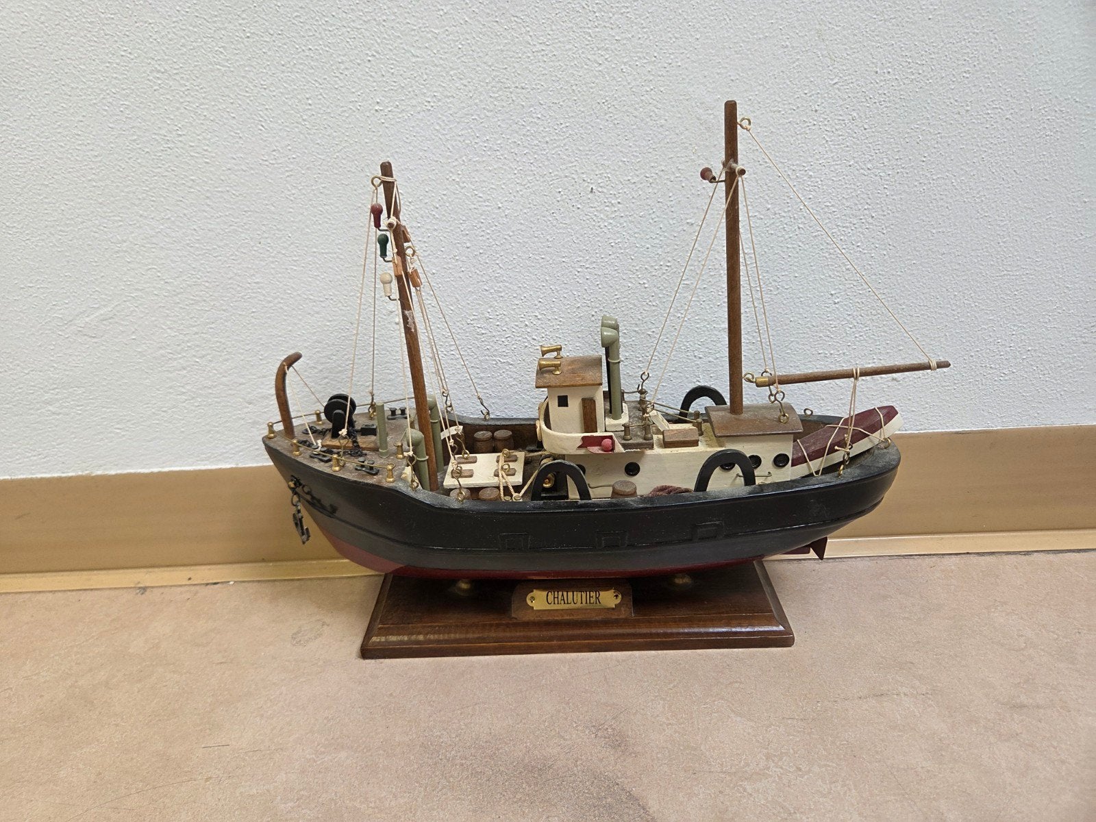 Decoratief Vissersboot Model - Chalutier, Hobby en Vrije tijd, Modelbouw | Boten en Schepen, Ophalen, Gebruikt, Groter dan 1:32