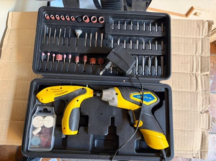Goodyear Accu Schroefboormachine Set met Accessoires, Gebruikt, Variabele snelheid, Ophalen of Verzenden, Boor- en Schroefmachine