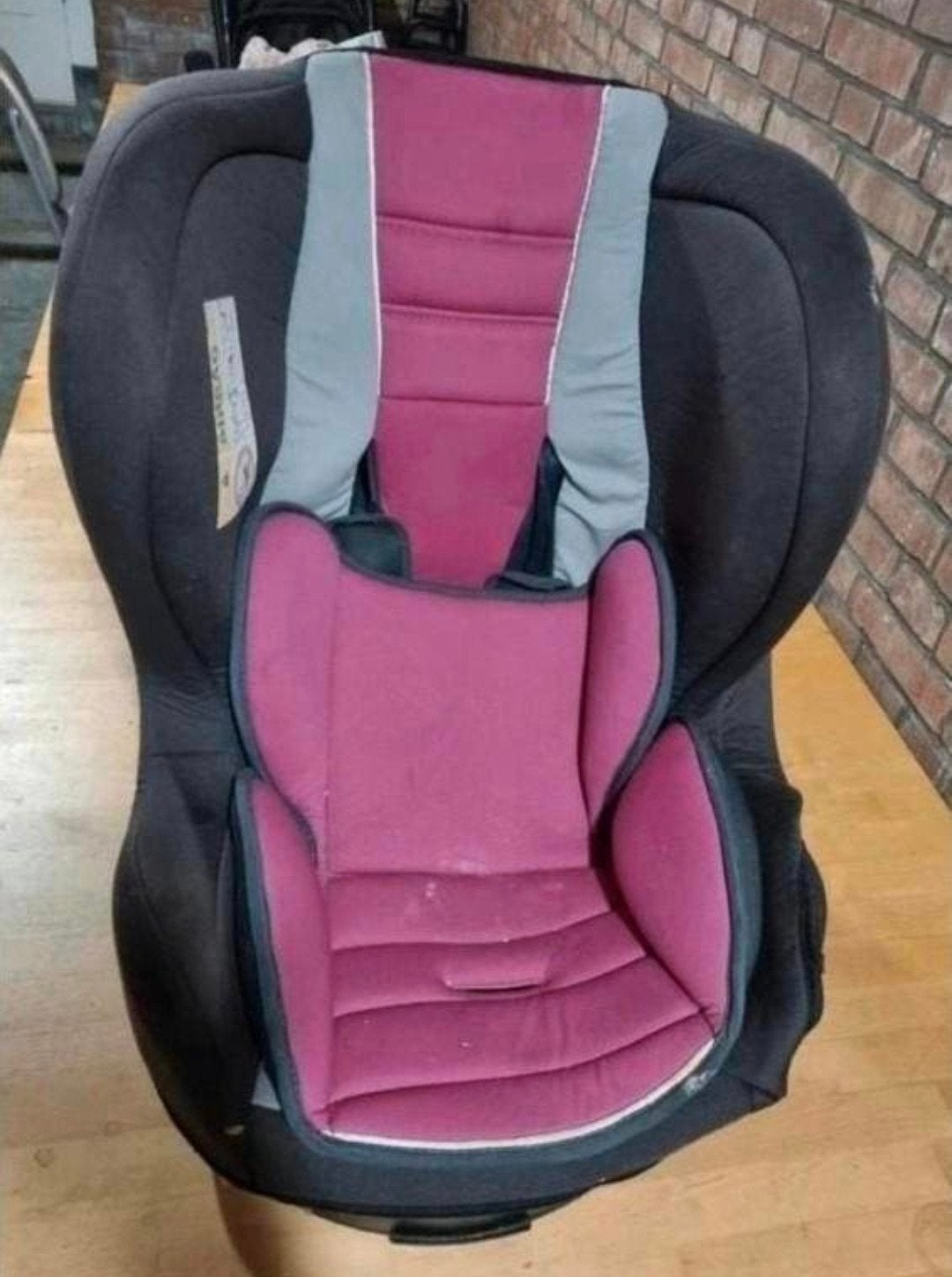 Gebruikt autostoeltje, roze en zwart, Kinderen en Baby's, Autostoeltjes, Overige merken, 9 t/m 36 kg, Gebruikt, Autogordel