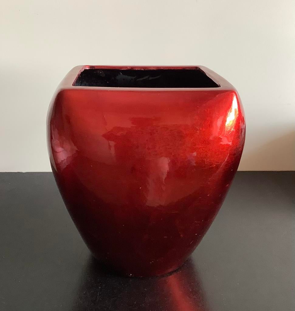 Moderne vaas met rode geglazuurde glans, vierkan boven, Gebruikt, Aardewerk of Porselein, Ophalen of Verzenden, Minder dan 50 cm