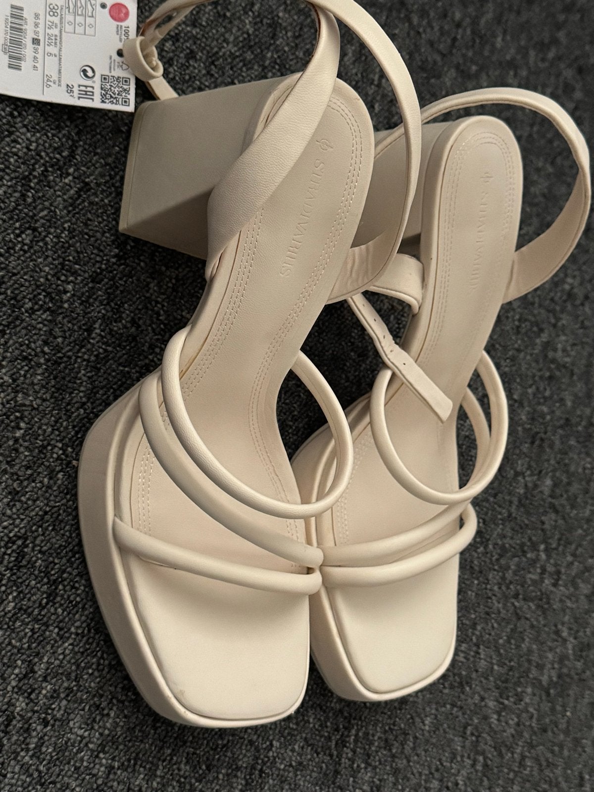 Stradivarius Witte Plateau Sandalen met Blokhak Maat 38, Kleding | Dames, Wit, Nieuw, Sandalen of Muiltjes, Ophalen of Verzenden