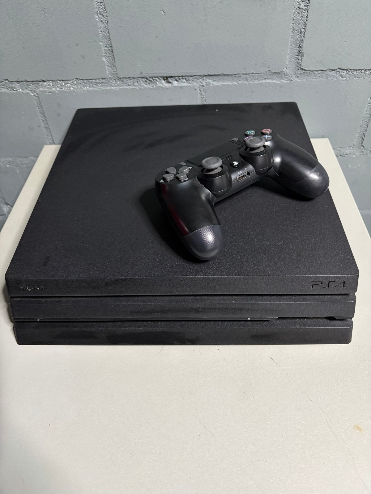 PlayStation 4 Pro met games en 3 controllers, Ophalen, 1 TB, Pro, Met 3 controllers of meer