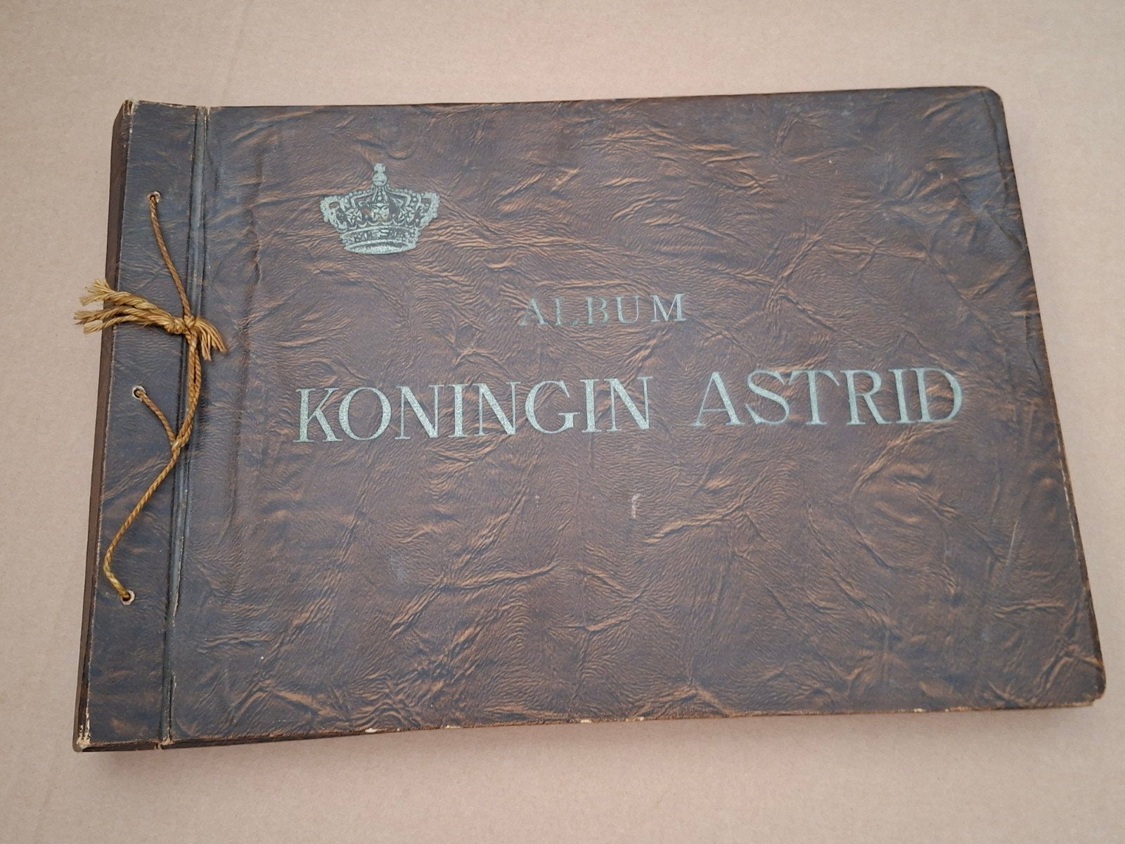 Album Koningin Astrid - Côte d'Or plaatjesalbum jaren 30, Ophalen of Verzenden, Gelezen, Cote d'Or, Plaatjesalbum