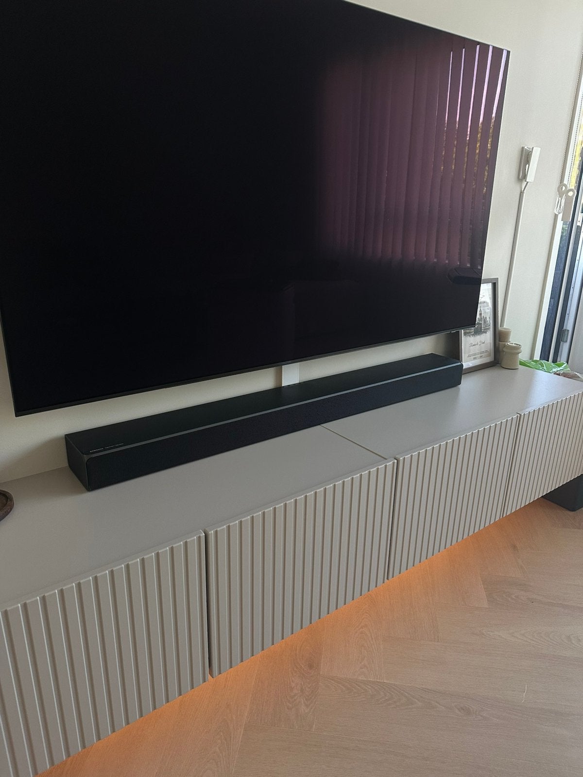 Samsung soundbar HW-Q90R surround speakers & Vebo standaard, Ophalen, Zo goed als nieuw