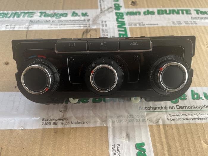 Kachel Bedieningspaneel van een Volkswagen Golf, Gebruikt, -, Volkswagen, -