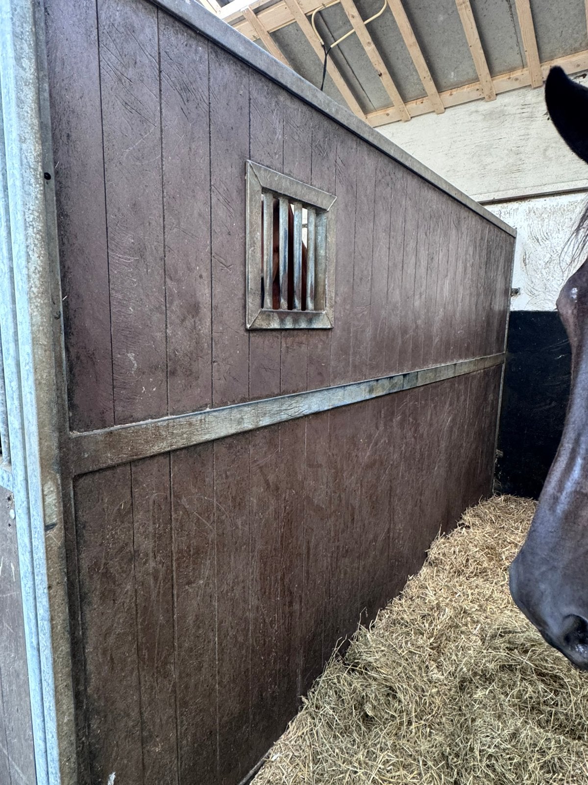 Paarden boxen, Toebehoren