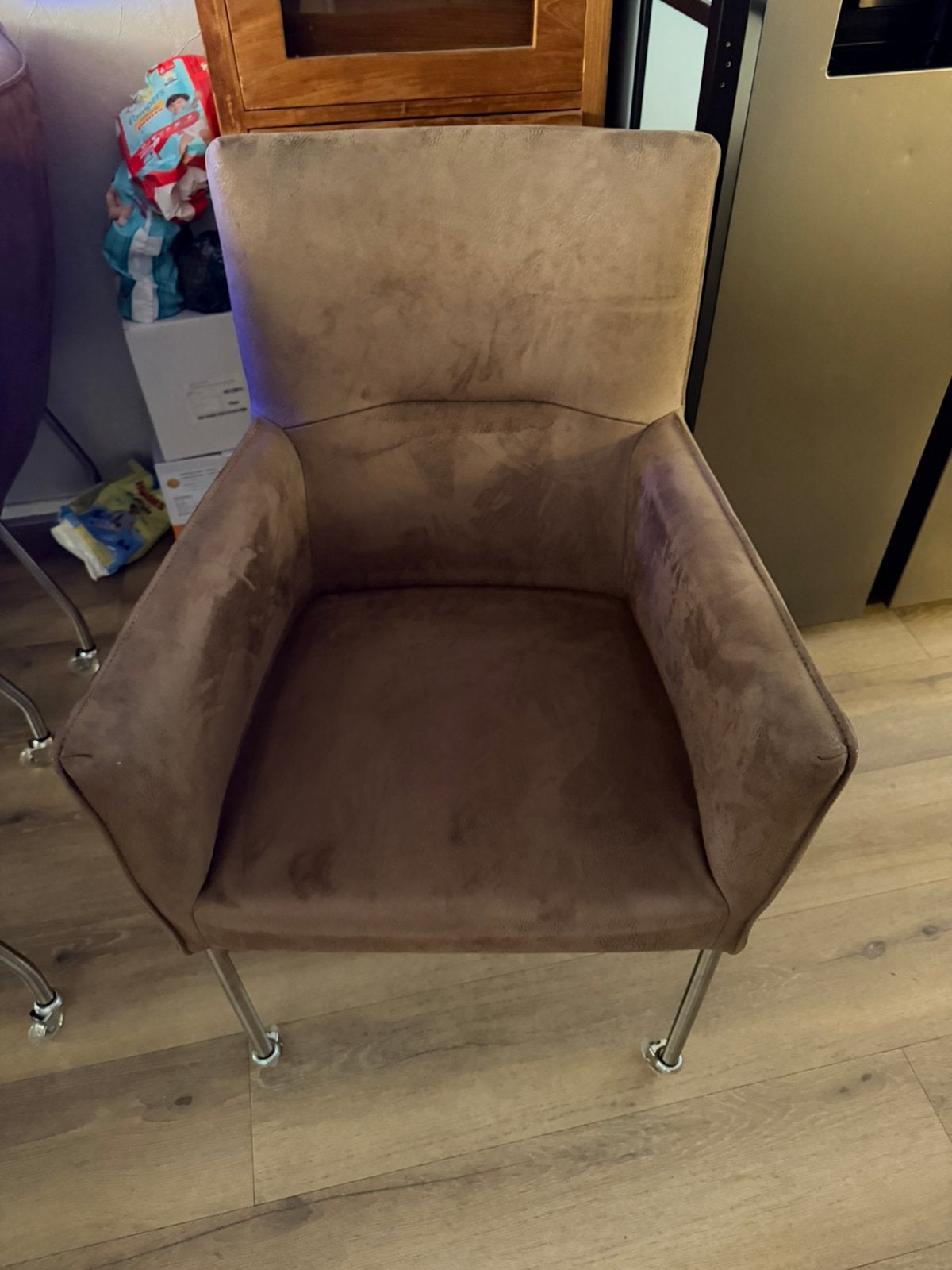 Suede eetkamer stoelen, Huis en Inrichting, Stoelen, Ophalen, Bruin, Leer, Zo goed als nieuw