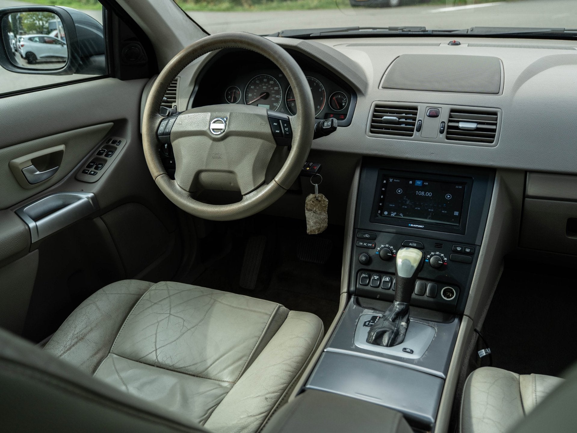 Volvo XC90 4.4 V8 Momentum 7PERS - AUTOMAAT - PARKEER CAMERA, 8 cilinders, Automatische klimaatregeling, 138 €/maand, 316 pk
