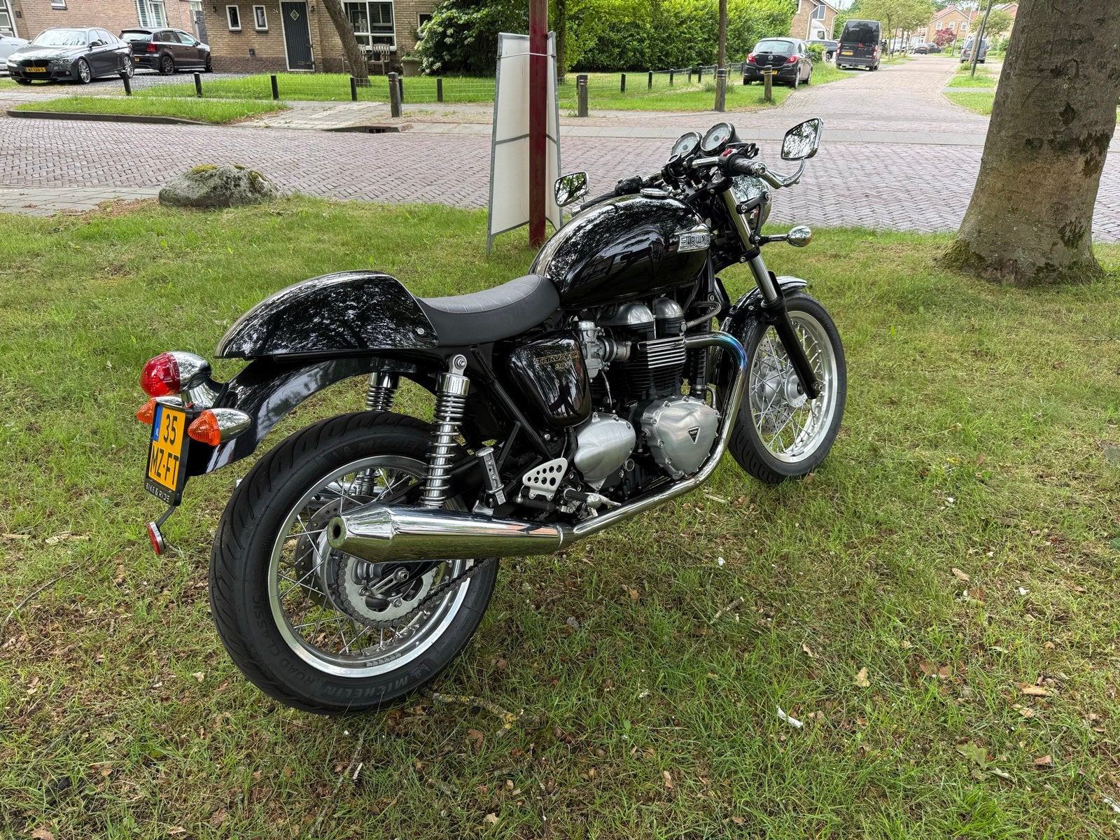 Triumph Thruxton 900 uit 2013 - Zeer lage kilometerstand, Motoren, Motoren | Triumph, 2 cilinders, Motorrijbewijs A, Gebruikt