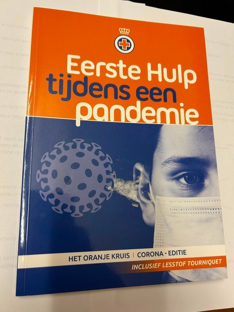Eerste Hulp tijdens een pandemie - Het Oranje Kruis, Boeken, Overige vakken, Het Oranje Kruis, Ophalen of Verzenden, Zo goed als nieuw