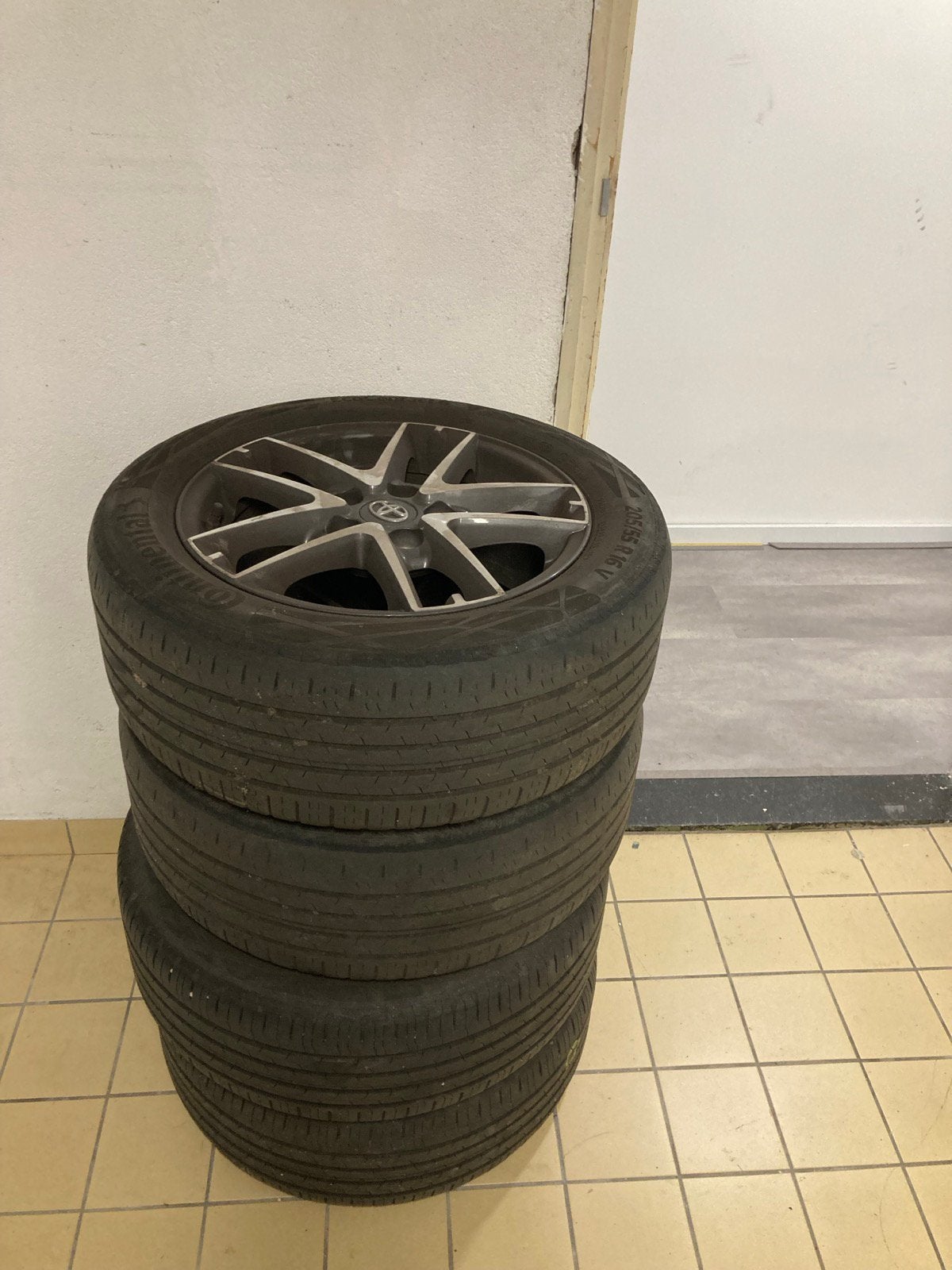 Orginele Toyota velgen 16 inch met TPMS sensoren + banden, Auto-onderdelen, Banden en Velgen, Ophalen, Gebruikt, 16 inch, Banden en Velgen