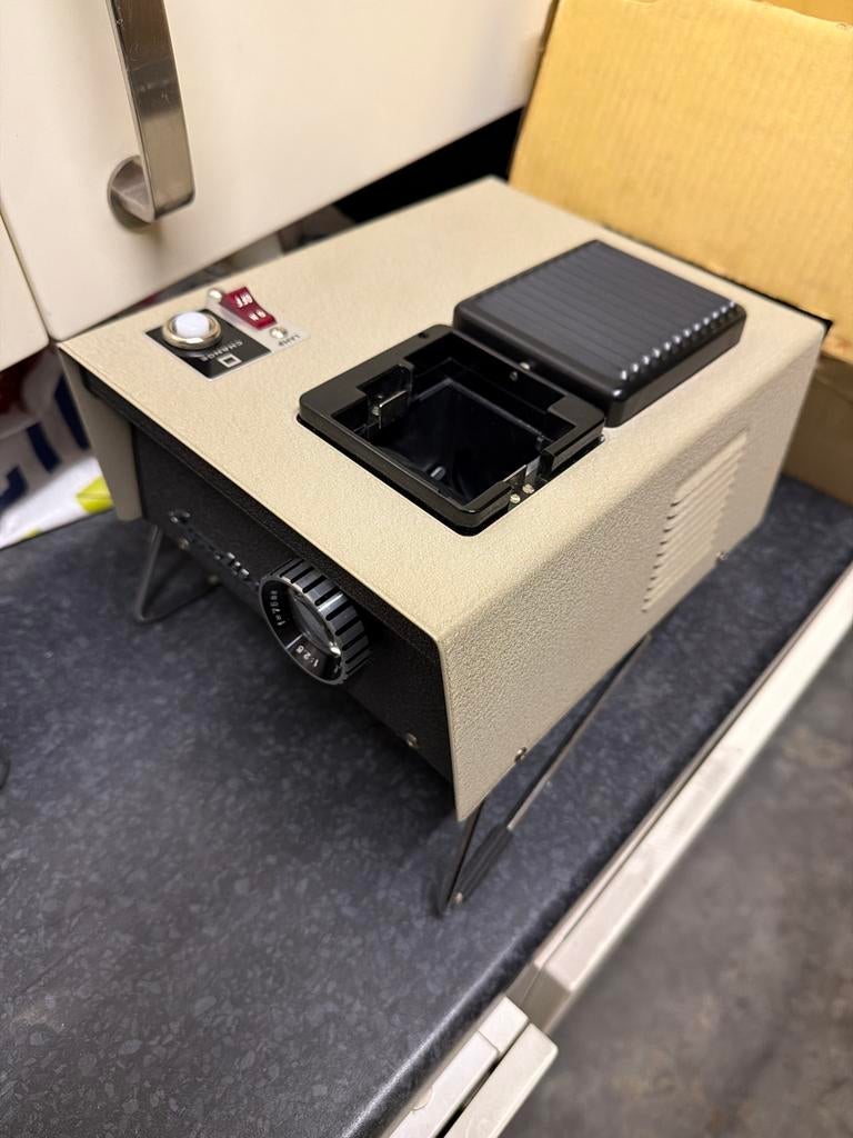 Synclite 300 Auto Slide Projector met Afstandsbediening, Ophalen of Verzenden, Gebruikt