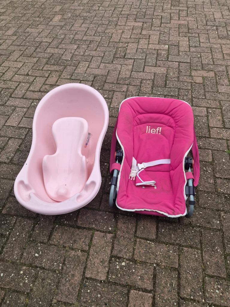 Roze wipstoeltje en babybadje set GRATIS, Ophalen, Gebruikt, Badje, Overige merken