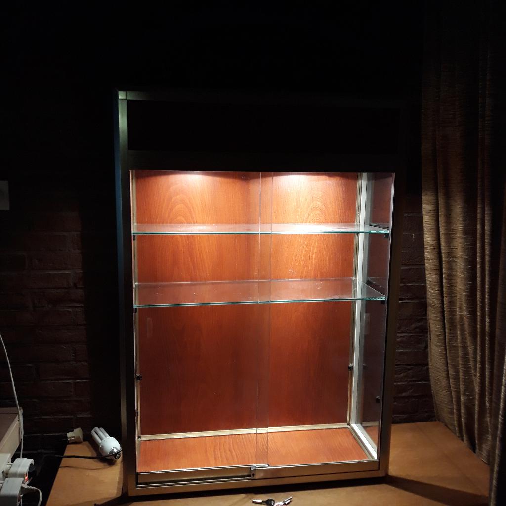 mooie vitrinekast 1 week te koop, Ophalen, Met deur(en), 100 tot 150 cm, 50 tot 100 cm
