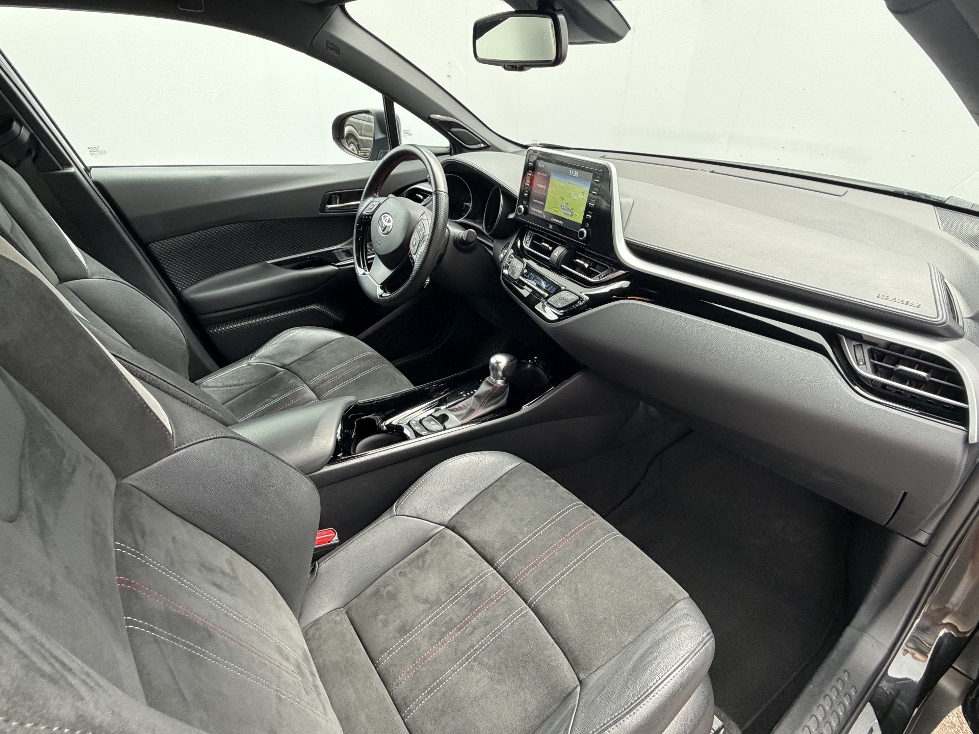 Toyota C-HR 2.0 Hybrid GR-Sport JBL Camera Alcantara Stoelve, Auto's, Automatische klimaatregeling, Euro 6, 4 cilinders, Zwart