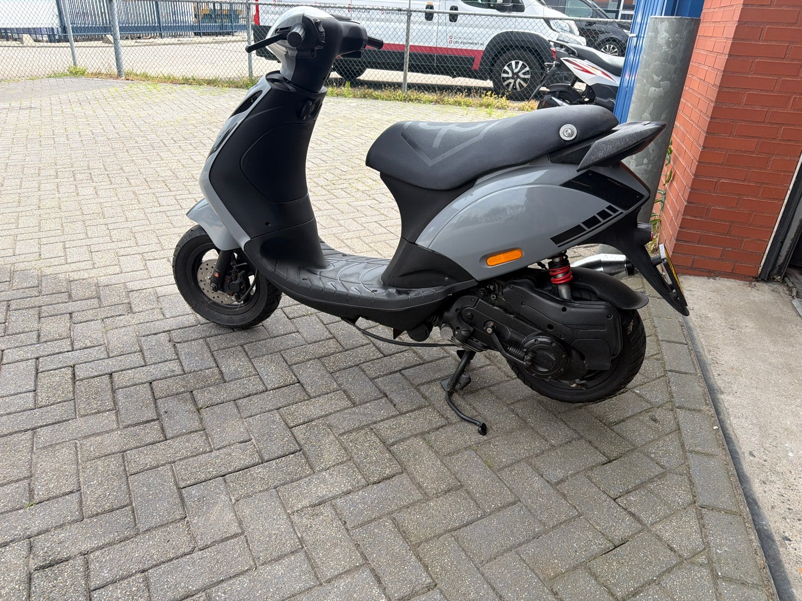 Piaggio Zip Scooter - Grijs, Goede Staat goede banden, Ophalen, Gebruikt, Maximaal 45 km/u, Zip