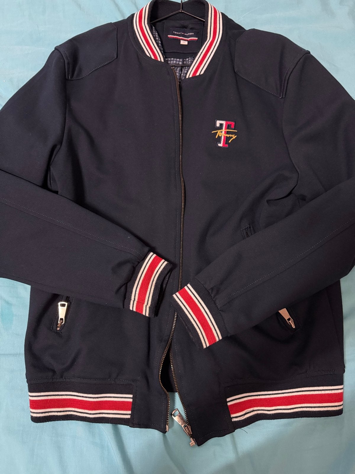 Tommy Hilfiger Bomberjack - Donkerblauw met strepen, Ophalen, Zo goed als nieuw, Maat 48/50 (M), Blauw