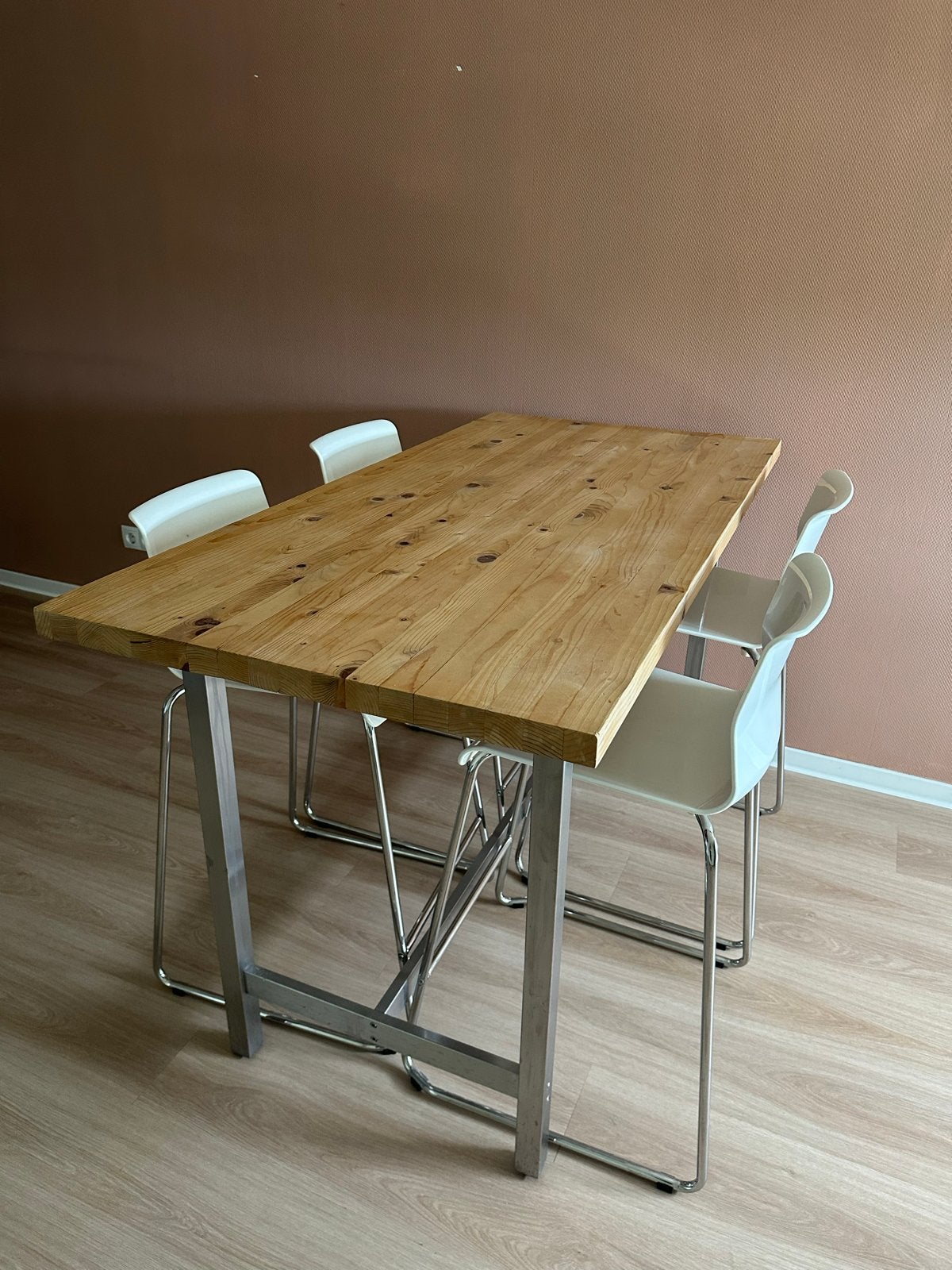 Bartafel met 4 stoelen 147x 72 x 88 - Hout en Metaal, Ophalen, Gebruikt