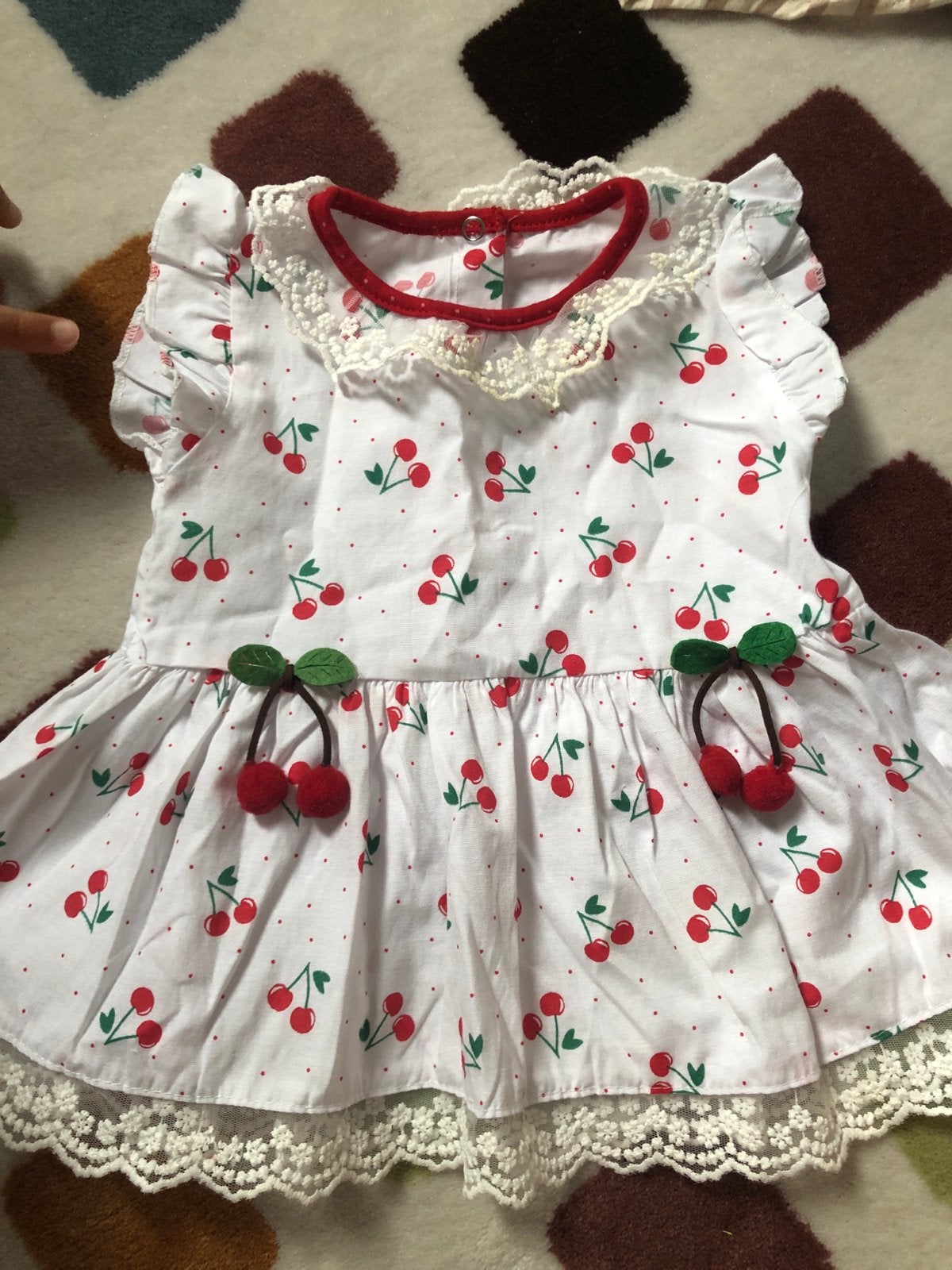 Schattige baby jurk met kersenprint - 6-9 maanden, Ophalen, Zo goed als nieuw, Meisje