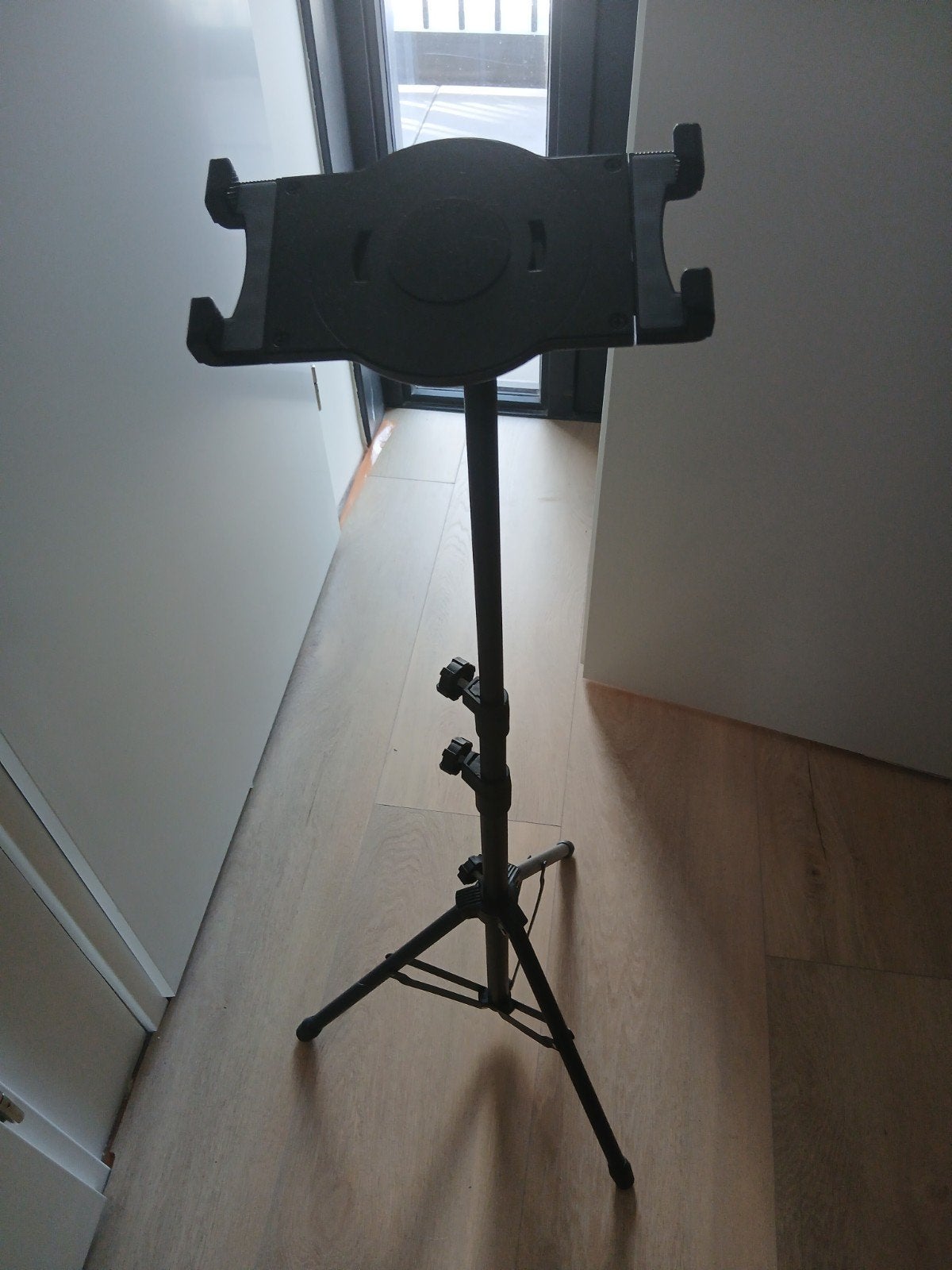 Muziekstandaard voor tablet of bladmuziek, Muziek en Instrumenten, Ophalen, Gebruikt, Muziekstandaard, Overige instrumenten