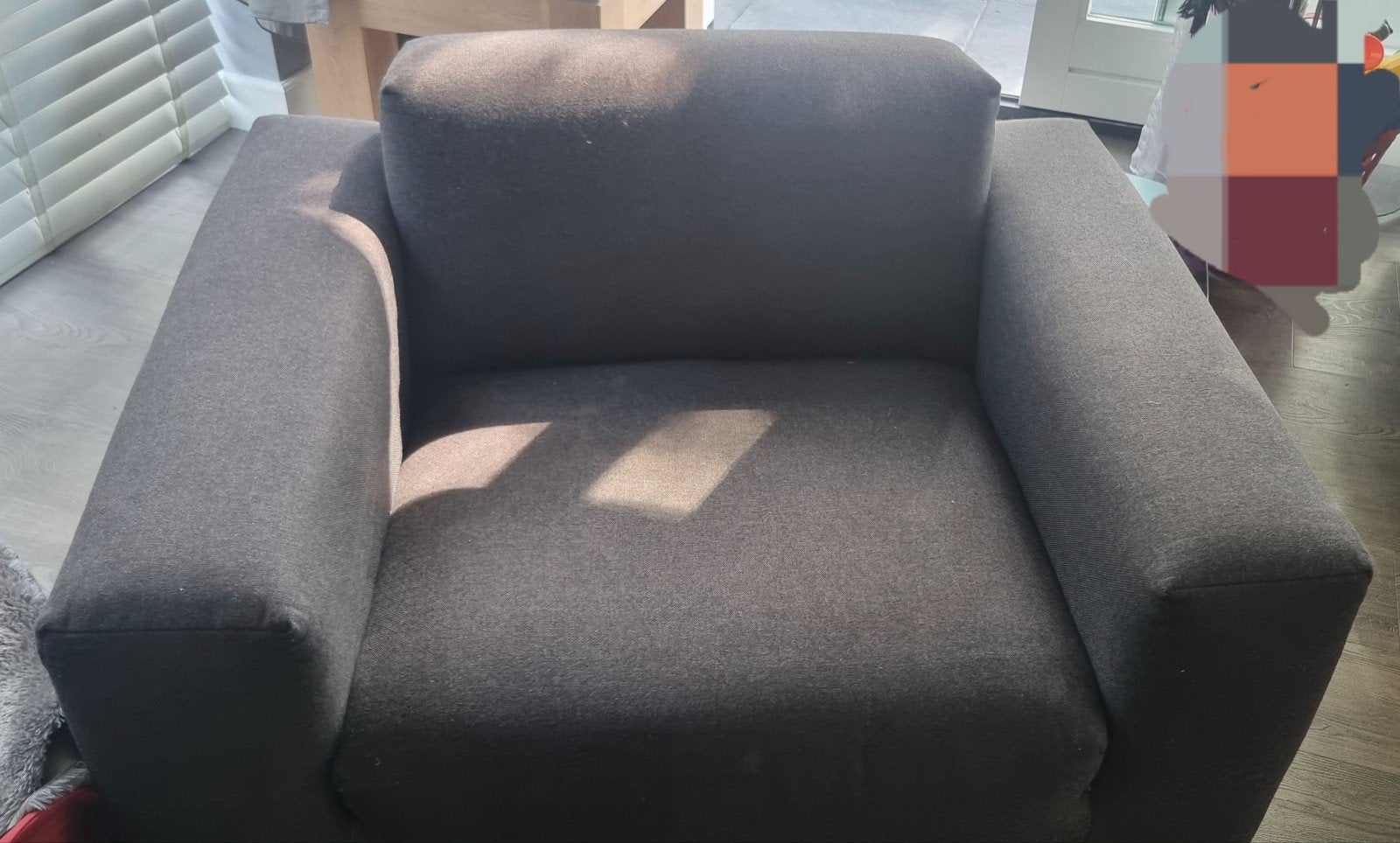 Comfortabele donkergrijze loveseat / ruime fauteuil, Ophalen, Gebruikt, Tweepersoons, 75 tot 100 cm