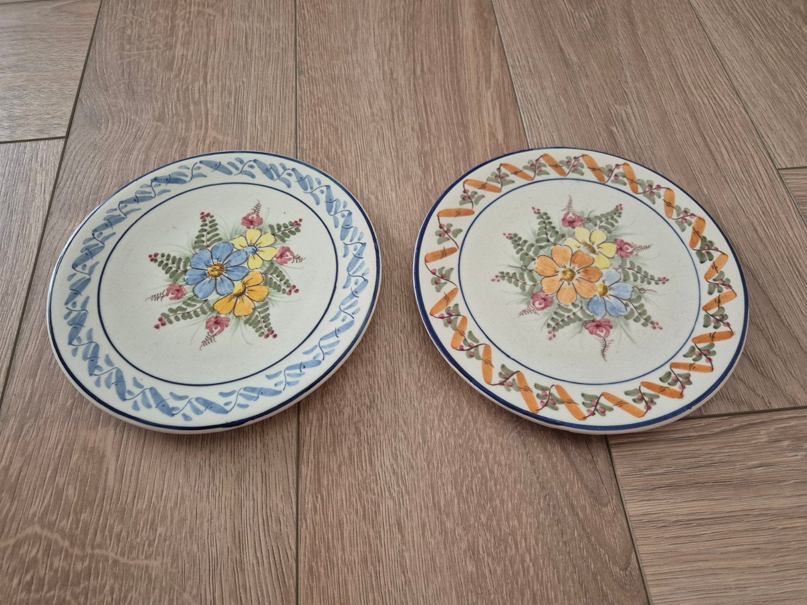 Aardenwerken wandbordjes, hand geschilderd, Antiek en Kunst, Ophalen of Verzenden