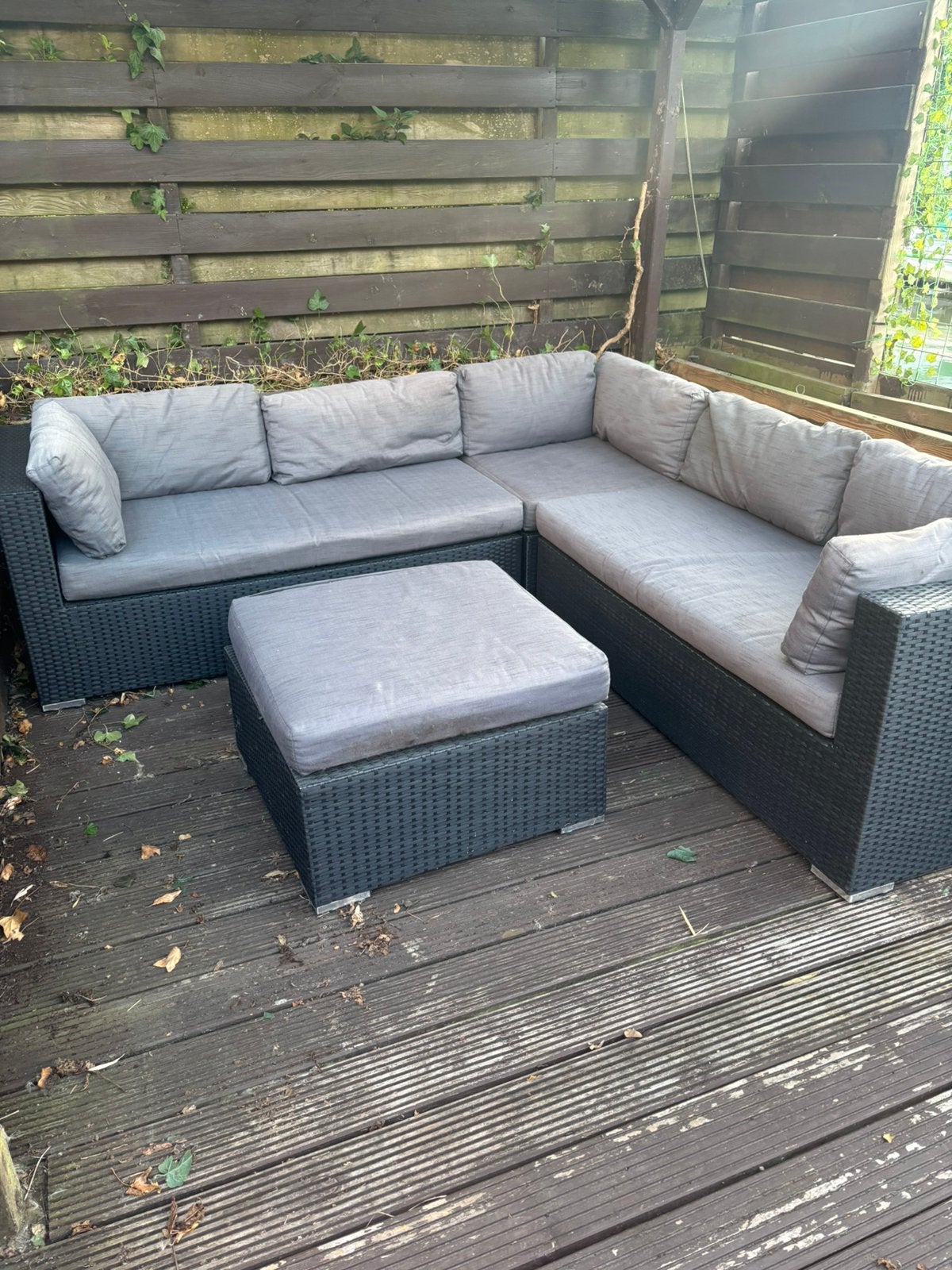 Hoekbank 2.30x2.30 incl regenhoes en nieuwe set witte hoezen, Ophalen, 5 zitplaatsen, Kunststof, Gebruikt