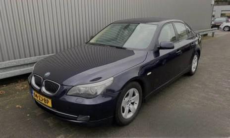 BMW 5-Serie 3.0 I 530 AUT 2004 Donker Blauw, Auto's, BMW, Automaat, Achterwielaandrijving, Zwart, 2000 kg