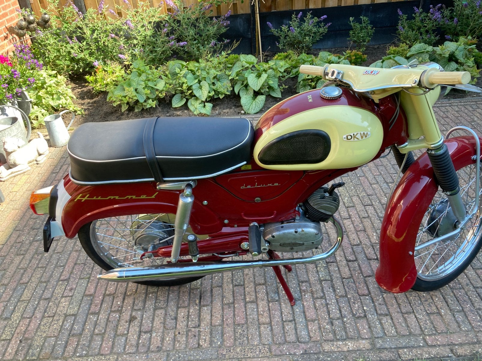 Dkw hummel de luxe, Maximaal 45 km/u, 50 cc, 3 versnellingen, Ophalen
