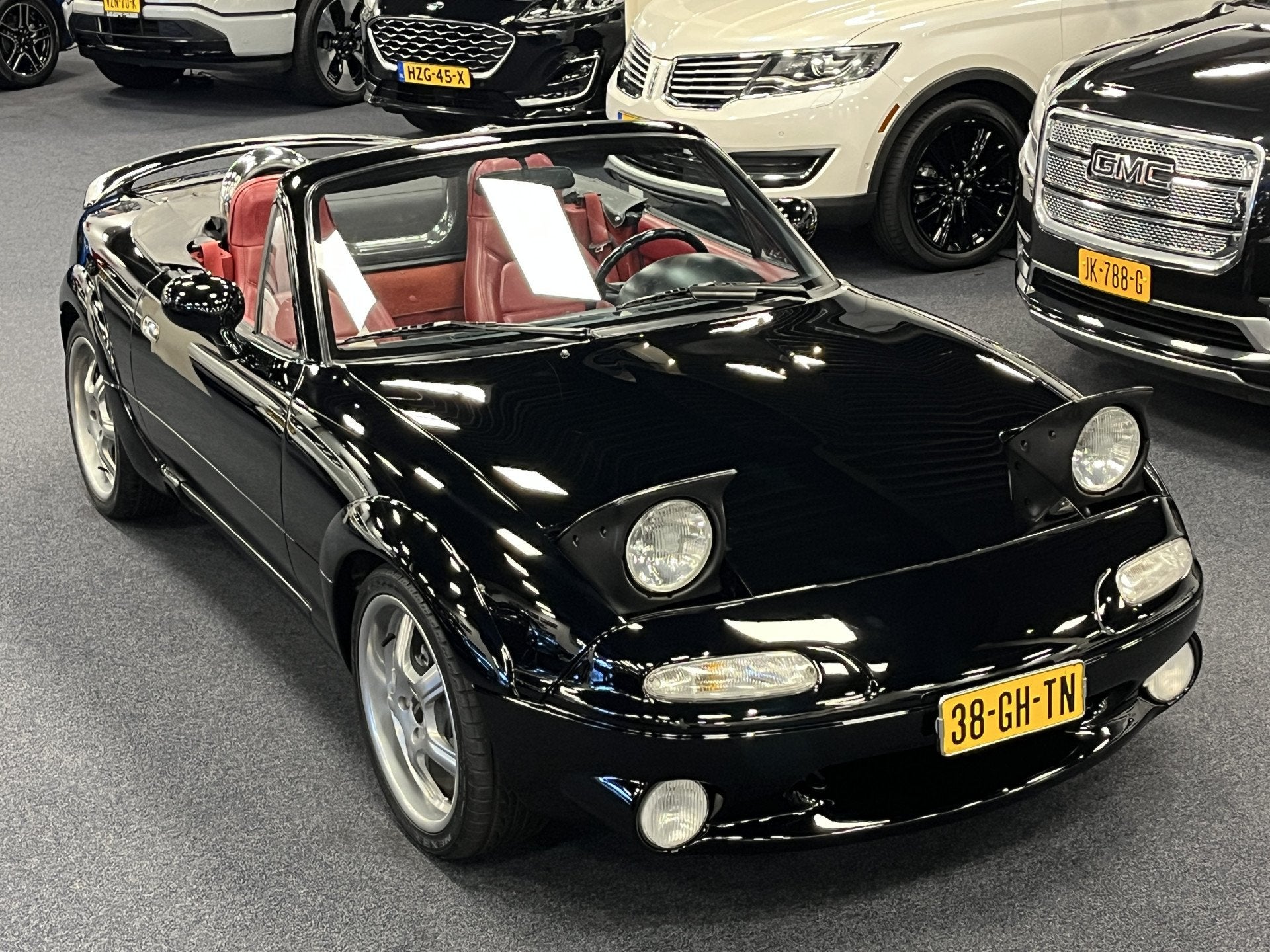 Mazda MX-5 NA Roadster 1.6i Miata Black-Red Edition CDN Post, Auto's, 12 maanden, Achterwielaandrijving, 116 pk, Zwart