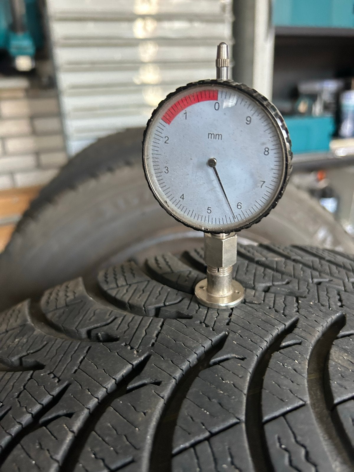 Michelin Alpin winterbanden op stalen velg 215/60R16, Auto-onderdelen, Ophalen, 16 inch, Banden en Velgen, Winterbanden