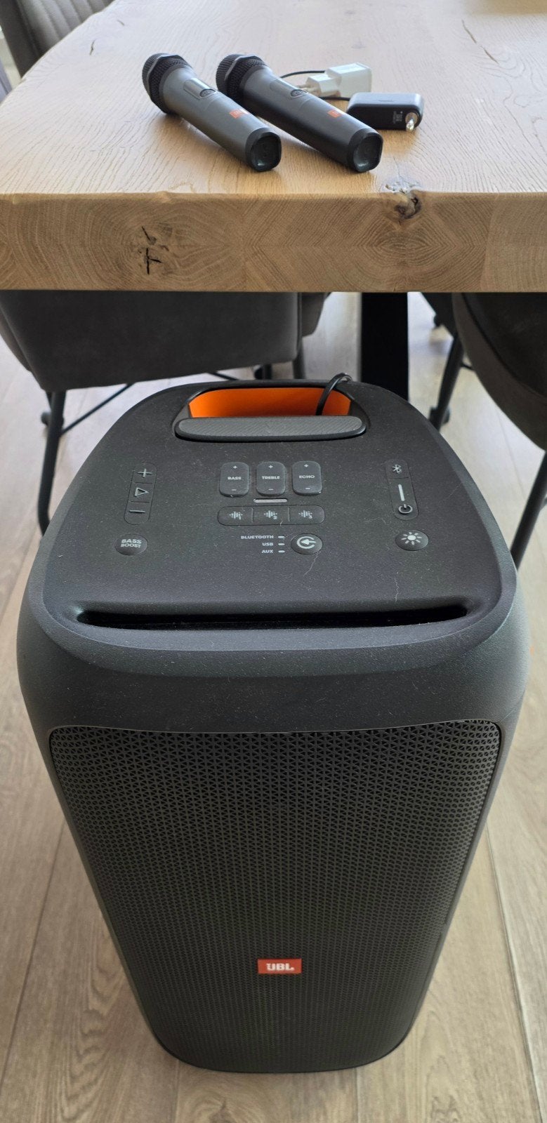 JBL 310 Party Box + 2 microfoons
Muziek Box
Karaoke Box, Ophalen, JBL, Zo goed als nieuw, Draagbare speaker